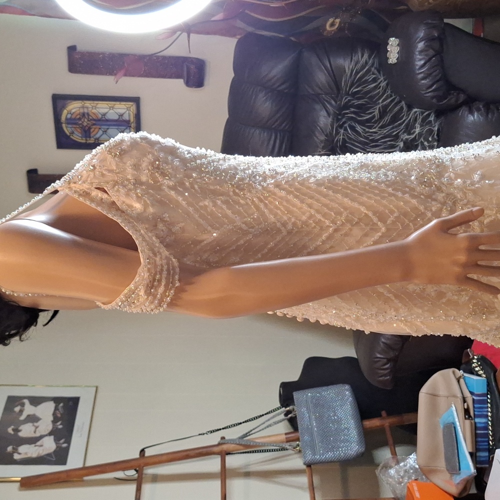She's the Grand-Dom of all the wedding gowns. SIZE 12, # OJ1762 - Picture 11 of 14